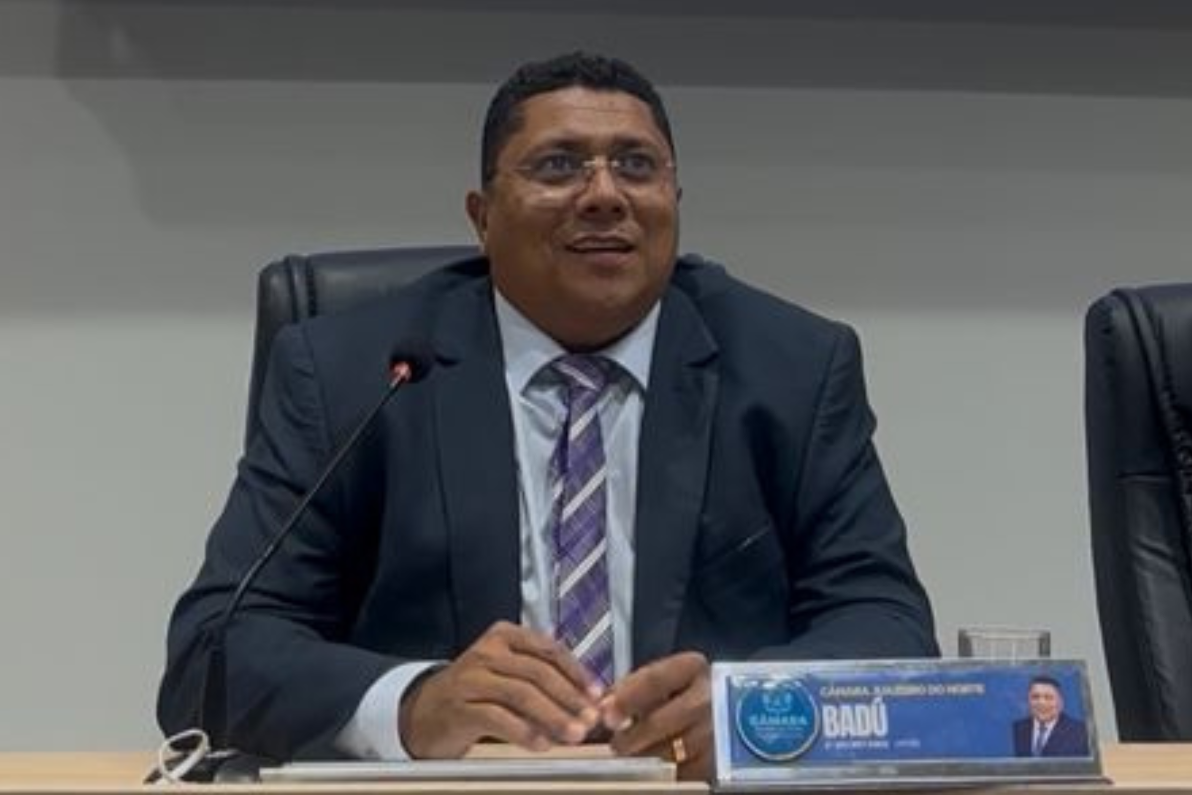 Vereador Badú solicita operação tapa-buracos e limpeza urbana em bairros de Juazeiro do Norte