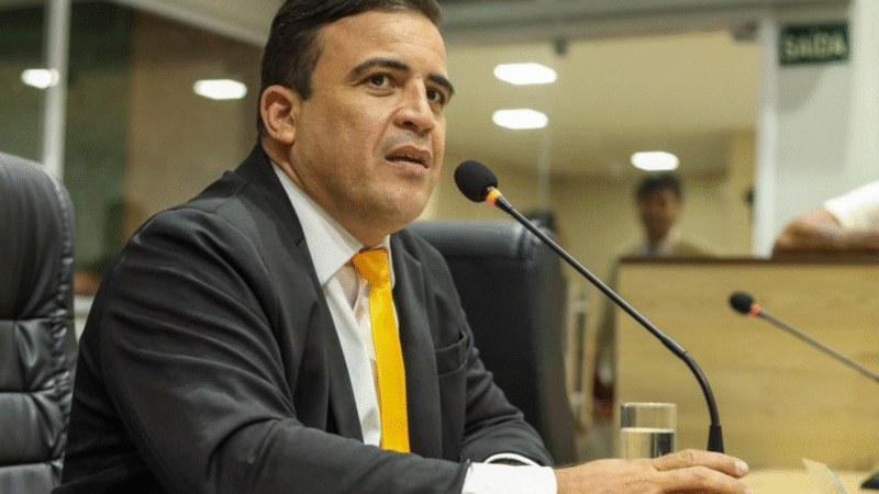 Vereador Alexandre Sobreira solicita estudos para implantação de lombada e poda de árvores em Juazeiro do Norte