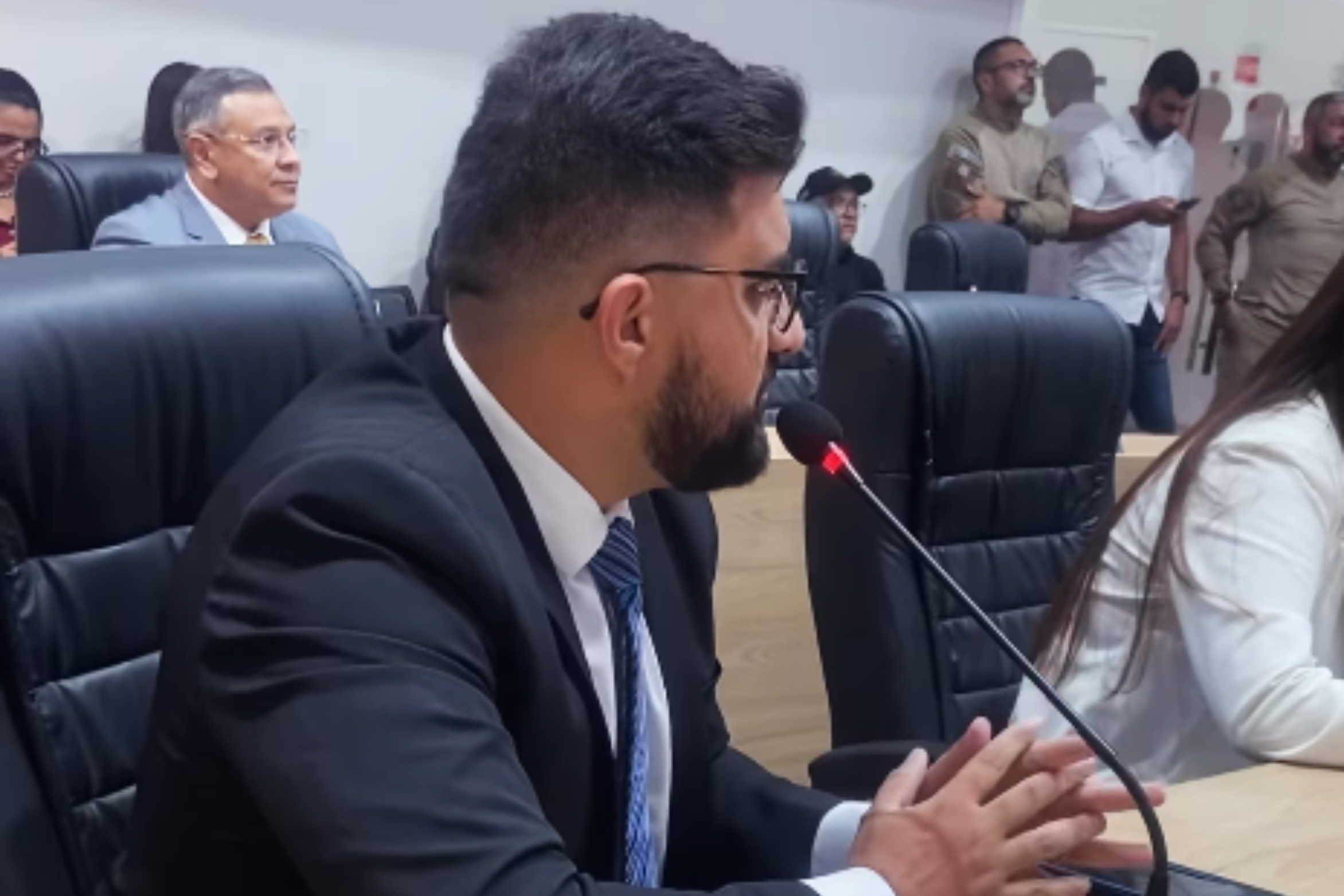 Vereador Lukão solicita poda de árvores e restauração de lombada em Juazeiro do Norte