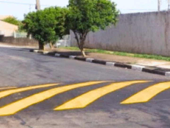 Vereadora Ivanisa Pereira apresenta requerimento solicitando implantação de quebra-mola no bairro São José