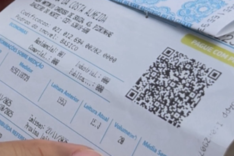 Vereador Vandinho Pereira cobra explicações da Cagece após visita a residência afetada em Juazeiro do Norte