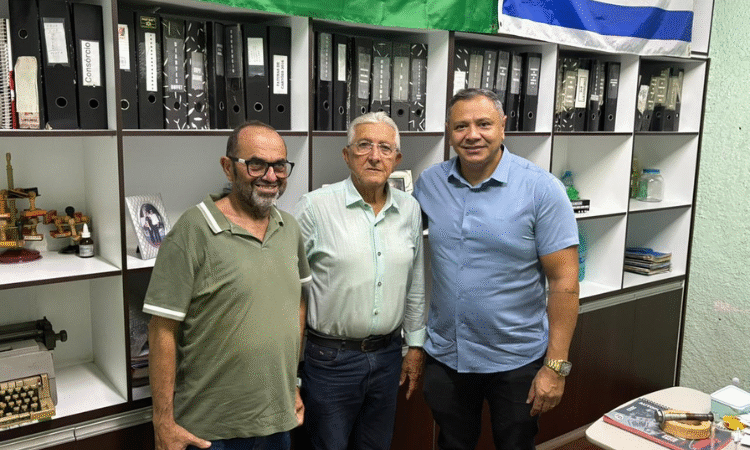 Vereador Cleilson Móveis cobra providências para rua do bairro São José após ouvir moradores e empresários