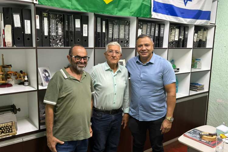 Vereador Cleilson Móveis cobra providências para rua do bairro São José após ouvir moradores e empresários