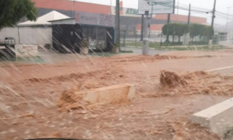 Alexandre Sobreira cobra agilidade em consertos de ruas e drenagens após fortes chuvas em Juazeiro do Norte
