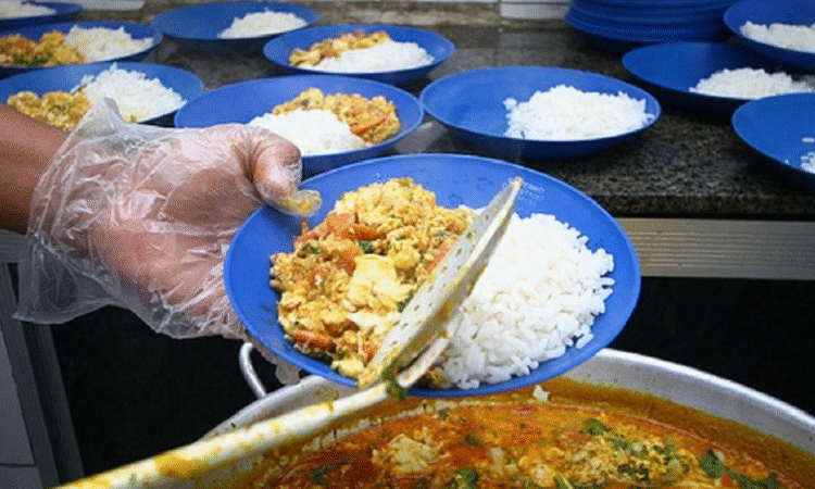 Projeto da Vereadora Auricélia Bezerra propõe alimentação escolar para profissionais da rede municipal