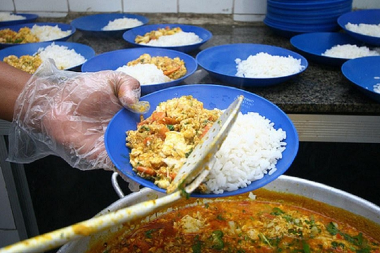 Projeto da Vereadora Auricélia Bezerra propõe alimentação escolar para profissionais da rede municipal