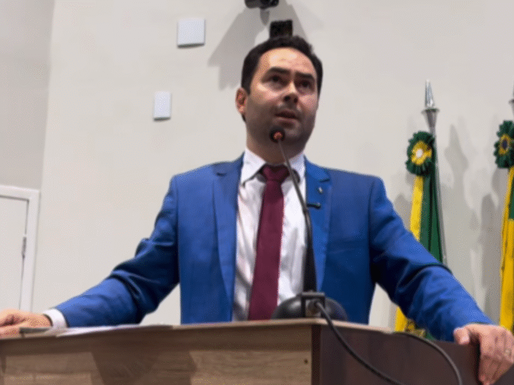 Vereador Barbosa Neto solicita operação tapa-buracos urgente na Rua Jovelina Alencar Gonçalves, no Frei Damião