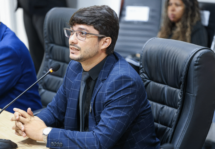 Vereador Vinicius Duarte solicita reformas, equipamentos e reconstrução de muro em unidades de saúde de Juazeiro do Norte