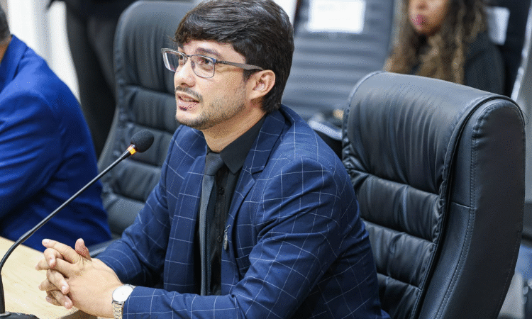 Vereador Vinicius Duarte solicita reformas, equipamentos e reconstrução de muro em unidades de saúde de Juazeiro do Norte