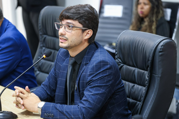Vereador Vinicius Duarte solicita reformas, equipamentos e reconstrução de muro em unidades de saúde de Juazeiro do Norte