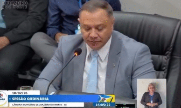 Vereador Cleilson Móveis solicita limpeza urbana e melhorias no sistema de esgoto no bairro Triângulo