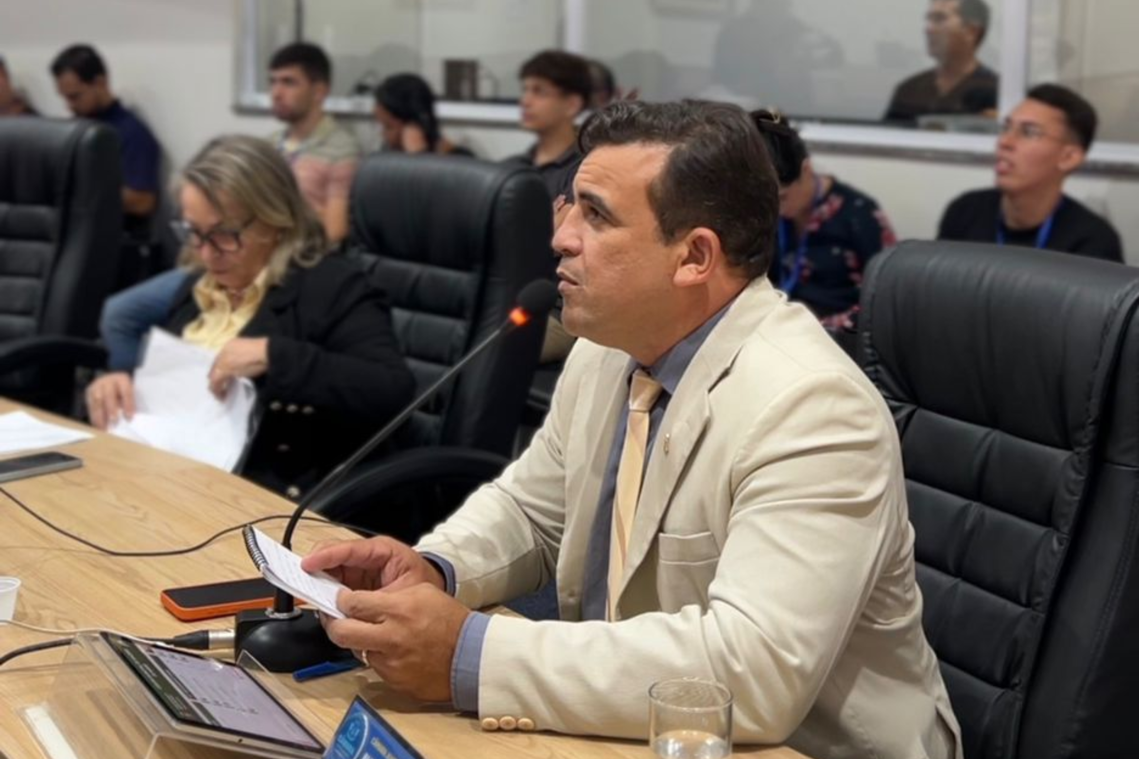 Vereador Alexandre Sobreira apresenta demandas por infraestrutura e limpeza urbana durante sessão legislativa