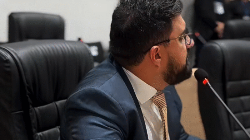 Vereador Lukão cobra iluminação e recuperação de ruas em Juazeiro durante sessão legislativa