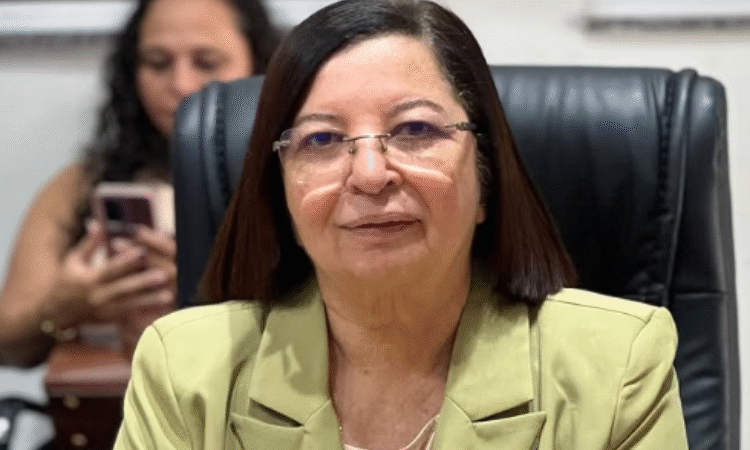 Vereadora Auricélia Bezerra cobra soluções para afundamento de rua e alagamentos em Juazeiro