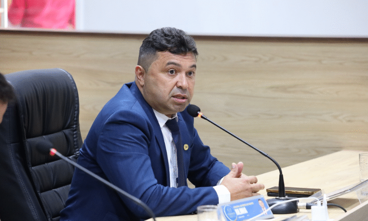 Vereador Bilinha cobra recuperação urgente de ruas no bairro São José, em Juazeiro do Norte