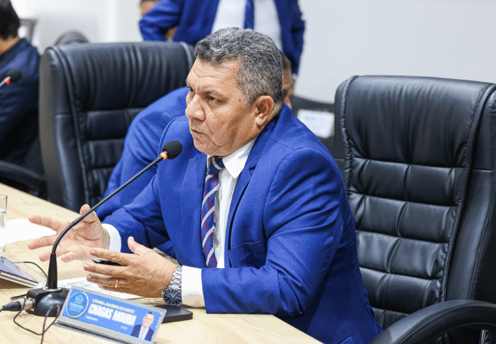 Vereador Chagas Moura solicita melhorias de infraestrutura e limpeza no bairro São José