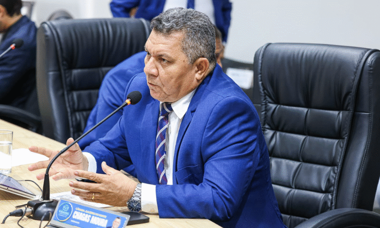 Vereador Chagas Moura solicita melhorias de infraestrutura e limpeza no bairro São José