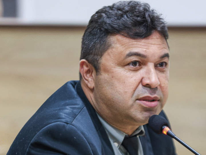 Perigo no Trânsito: Vereador Bilinha cobra operação tapa-buracos após acidente com motociclista