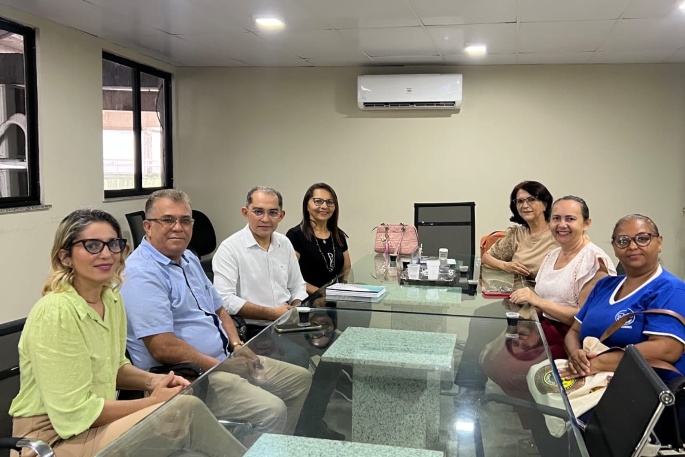 Vereador Vandinho Pereira reforça compromisso com as PICS durante encontro na Prefeitura