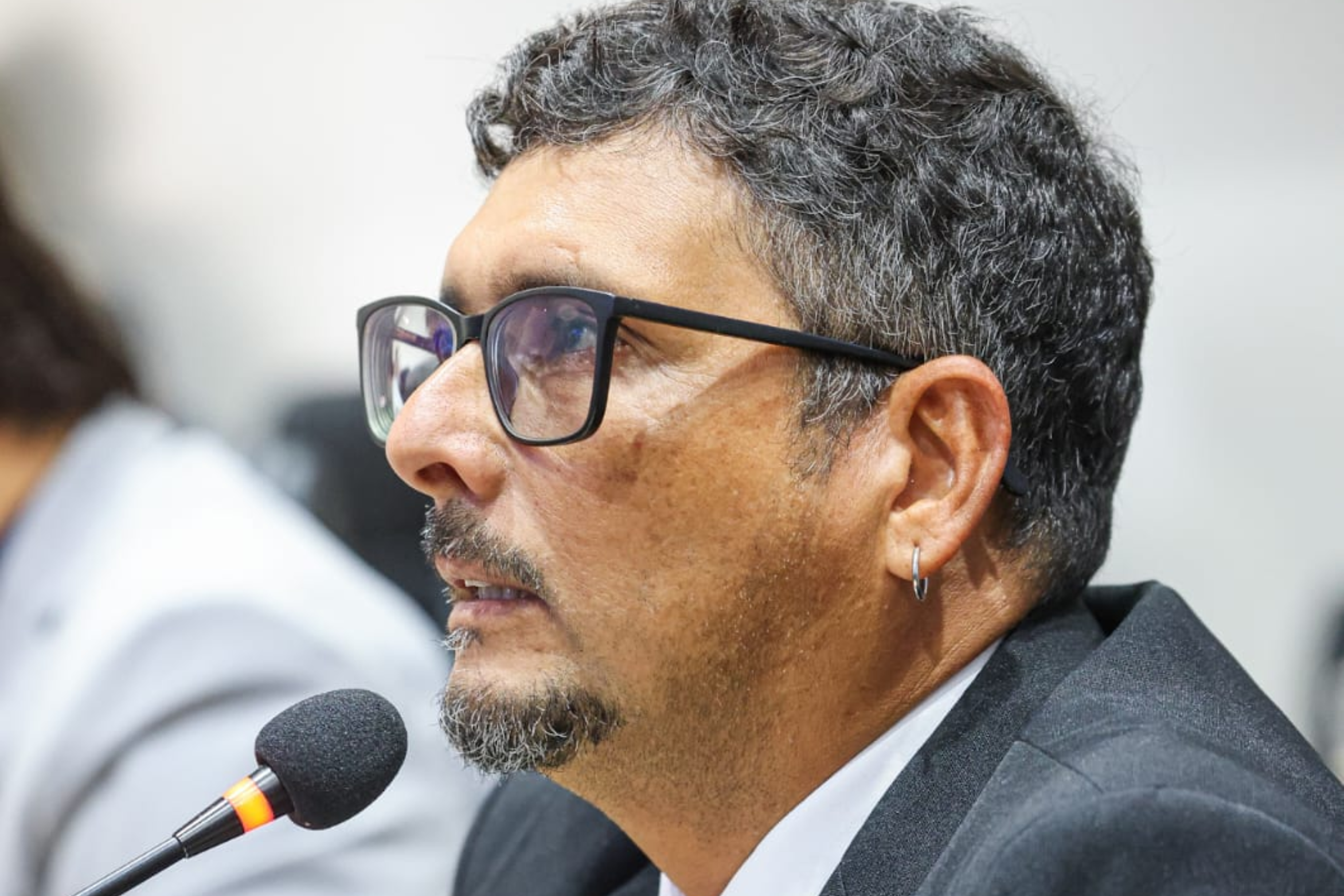 Vereador Damião Teles solicita asfaltamento da Rua Dr. Mauro Sampaio para melhorar acesso ao comércio