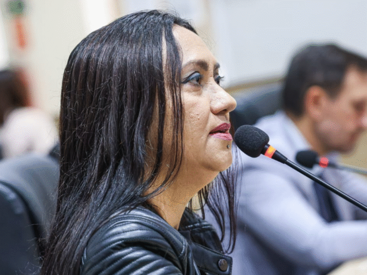 Vereadora Jacqueline Gouveia solicita melhorias urbanas em bairros de Juazeiro do Norte