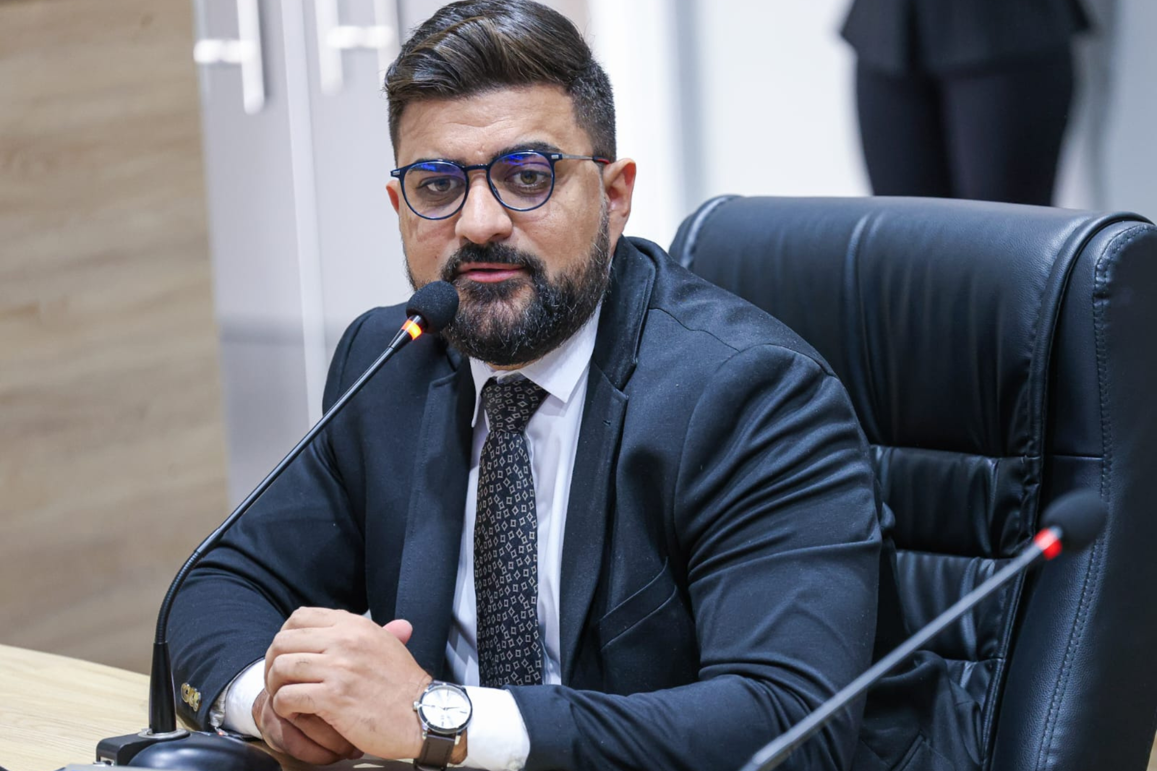 Vereador Lukão solicita limpeza urbana e reparos em ruas dos bairros Betolândia e Leandro Bezerra