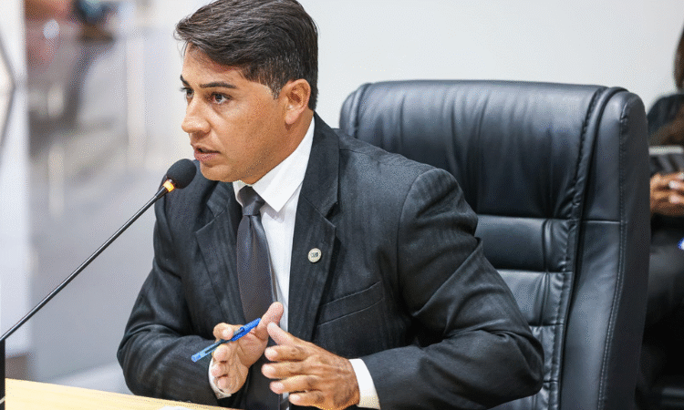 Vereador Rafael Cearense solicita melhorias em infraestrutura e limpeza urbana em Juazeiro do Norte
