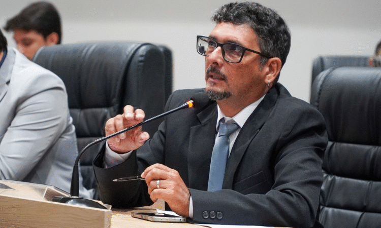 Vereador Damião do Skate solicita limpeza urgente na Rua Santana Soares, no bairro Jardim Gonzaga