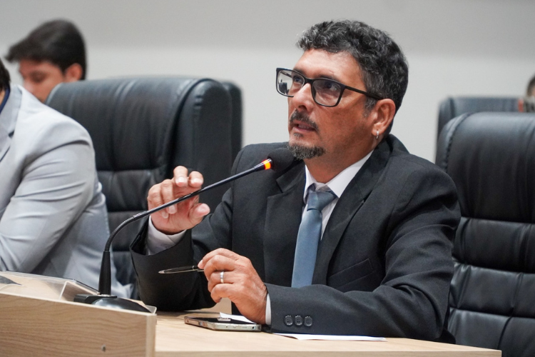 Vereador Damião do Skate solicita limpeza urgente na Rua Santana Soares, no bairro Jardim Gonzaga