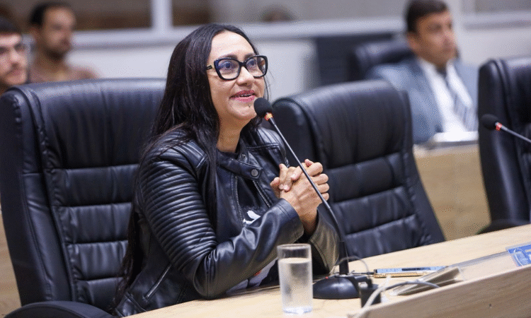 Vereadora Jacqueline Gouveia solicita melhorias em ruas dos bairros Leandro Bezerra e Vila Três Marias