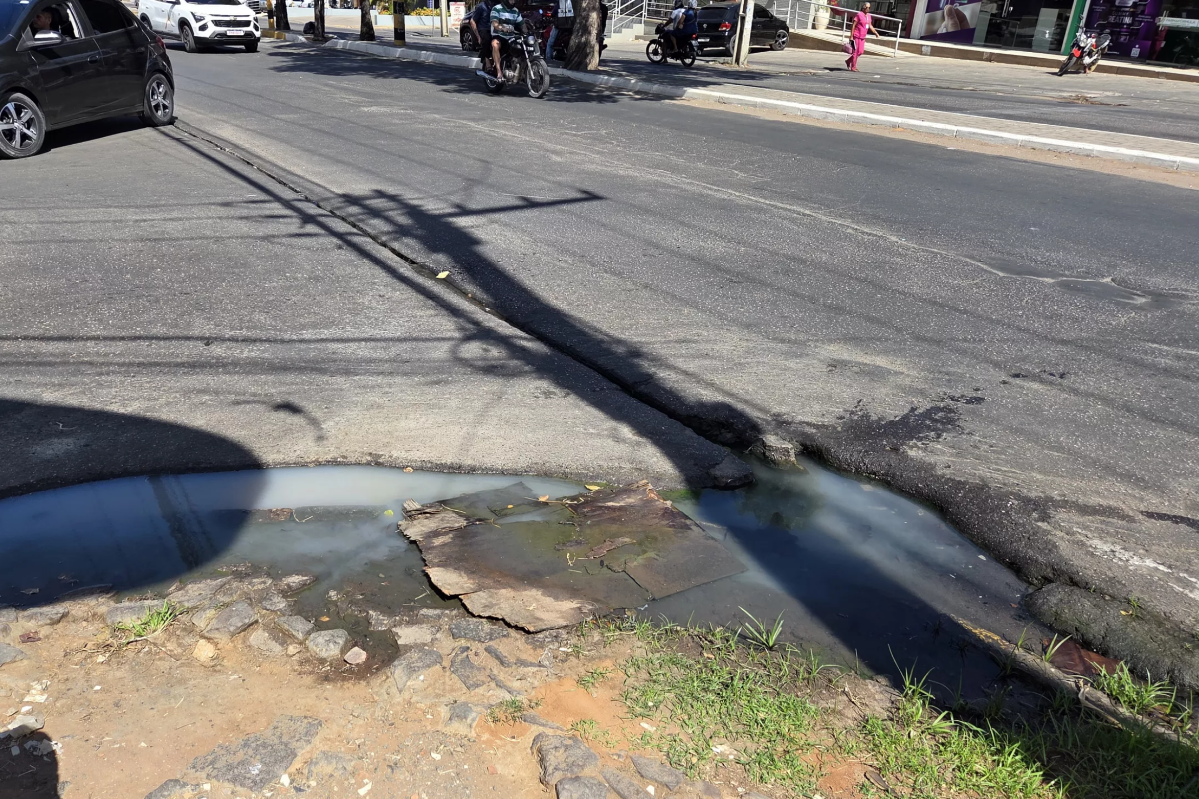 Vereador Cleilson Móveis solicita limpeza urbana e solução para esgoto a céu aberto em bairros de Juazeiro