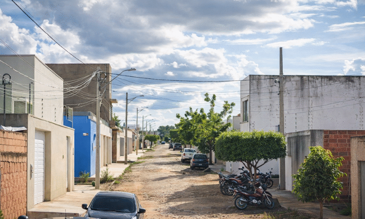 Vereador Alexandre Sobreira solicita reparos em via do bairro Tiradentes