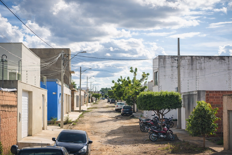 Vereador Alexandre Sobreira solicita reparos em via do bairro Tiradentes