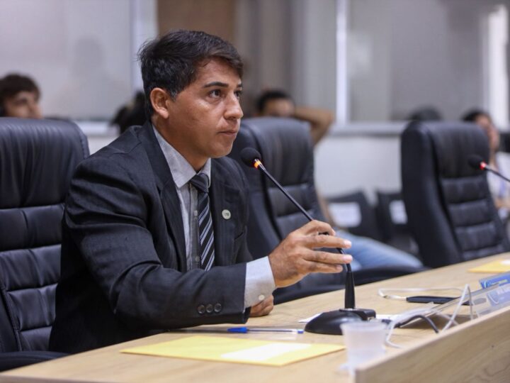 Vereador Rafael Cearense solicita operação tapa-buracos em vias de Juazeiro do Norte