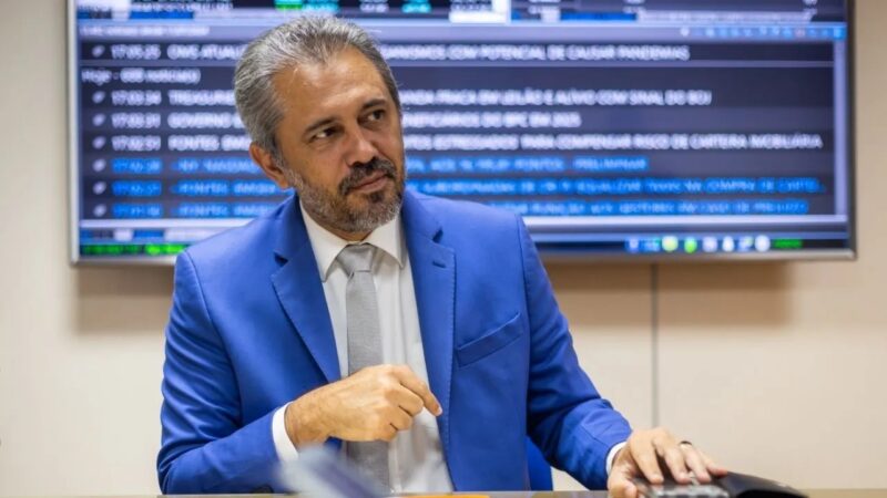 Governador Elmano de Freitas decreta ponto facultativo na quinta-feira (2) em respeito à tradição cristã