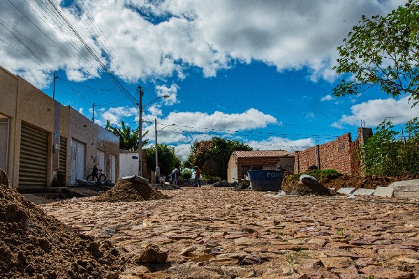 Vereador Boaz do Bolsonaro solicita instalação e padronização de placas com CEP no Bairro Campo Alegre