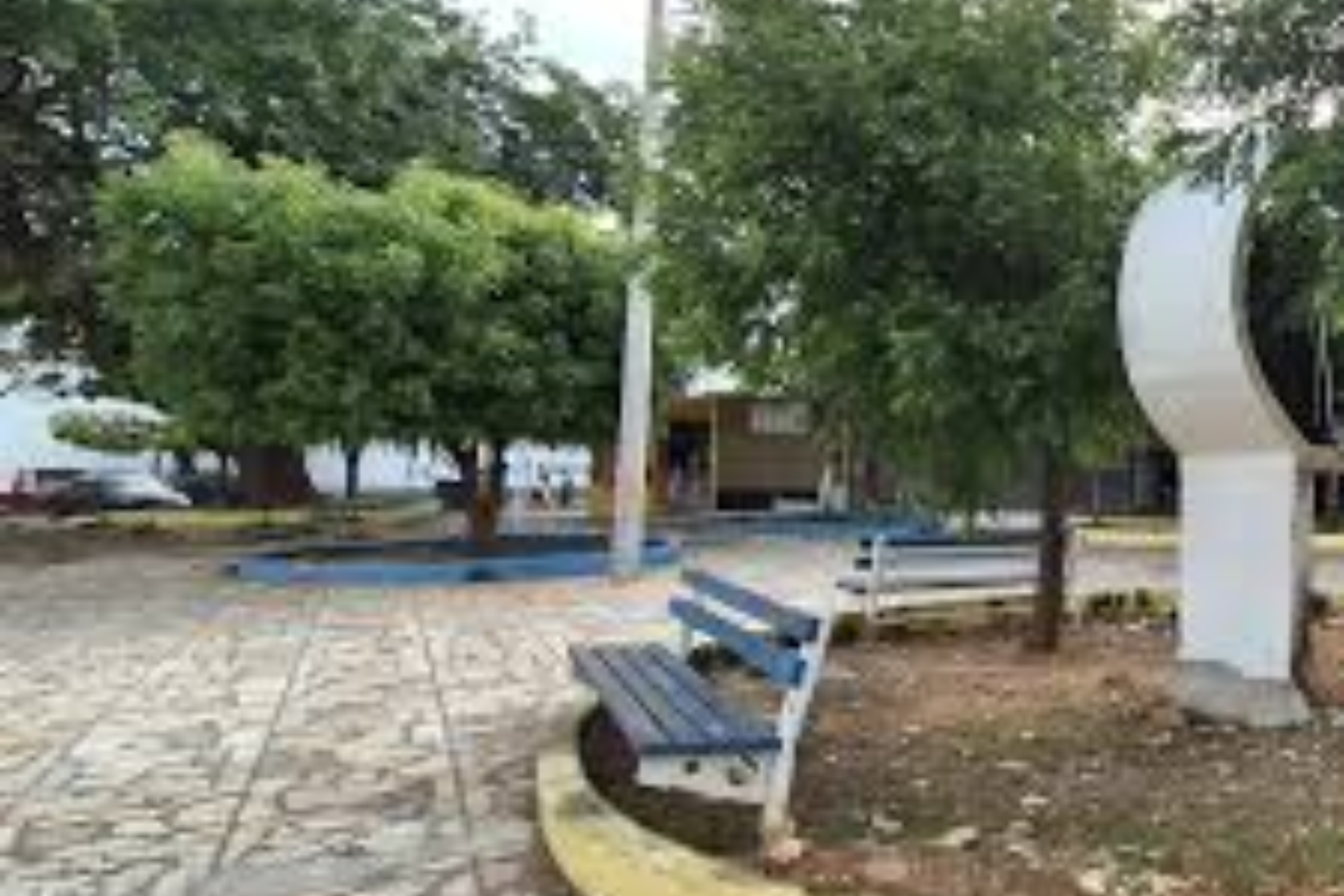 Vereador Vandinho Pereira solicita melhorias em praça pública no bairro Pio XII