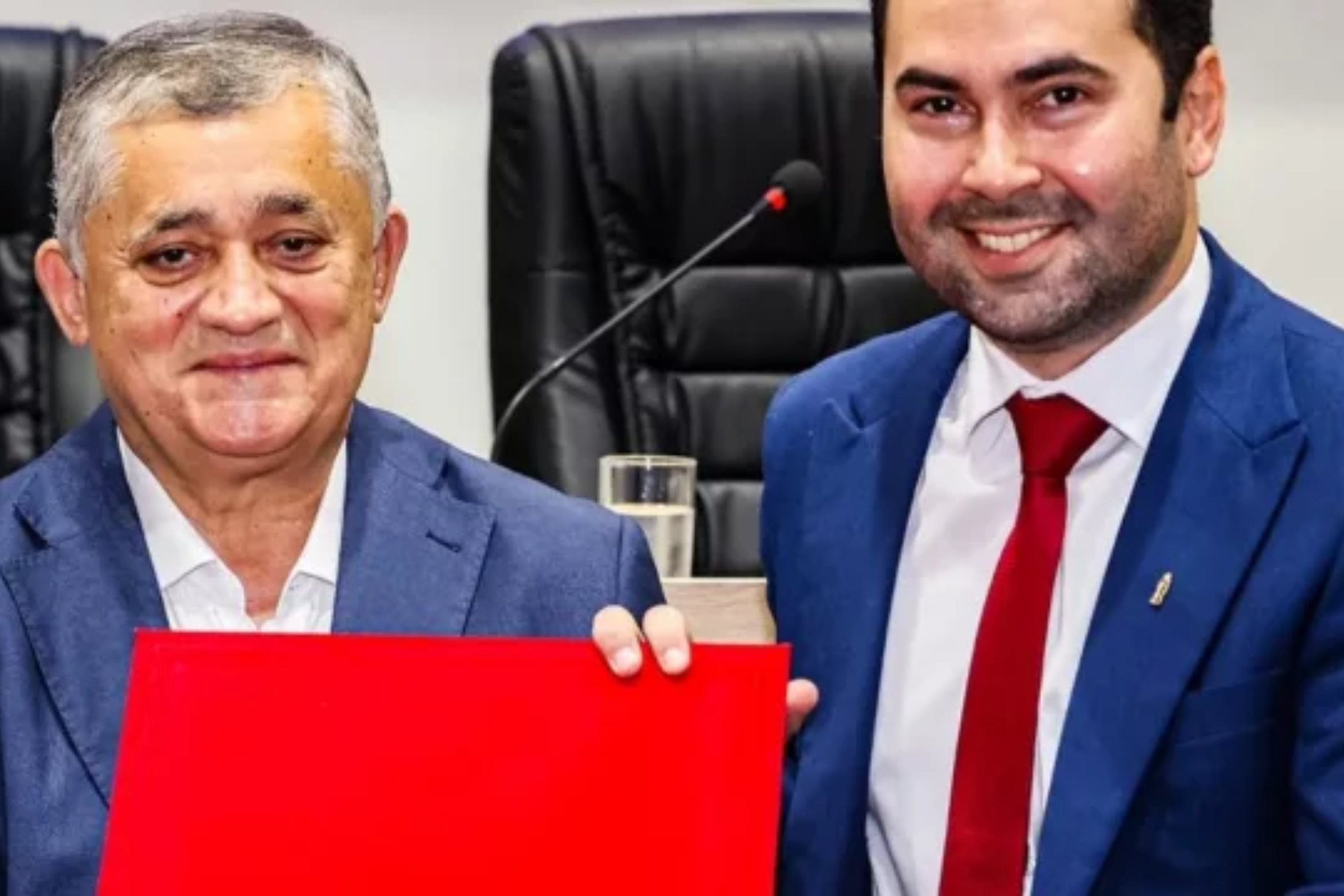 O vereador Barbosa Neto esteve reunido com o ministro-chefe da Secretaria de Relações Institucionais, José Guimarães, em busca de importantes benefícios para a população de Juazeiro do Norte.