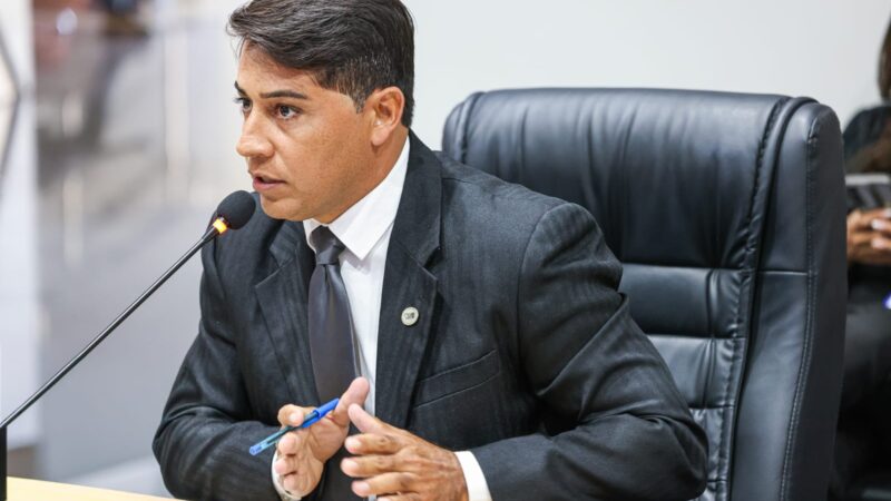 Vereador Rafael Cearense solicita operação tapa-buracos no bairro Antônio Vieira, em Juazeiro do Norte