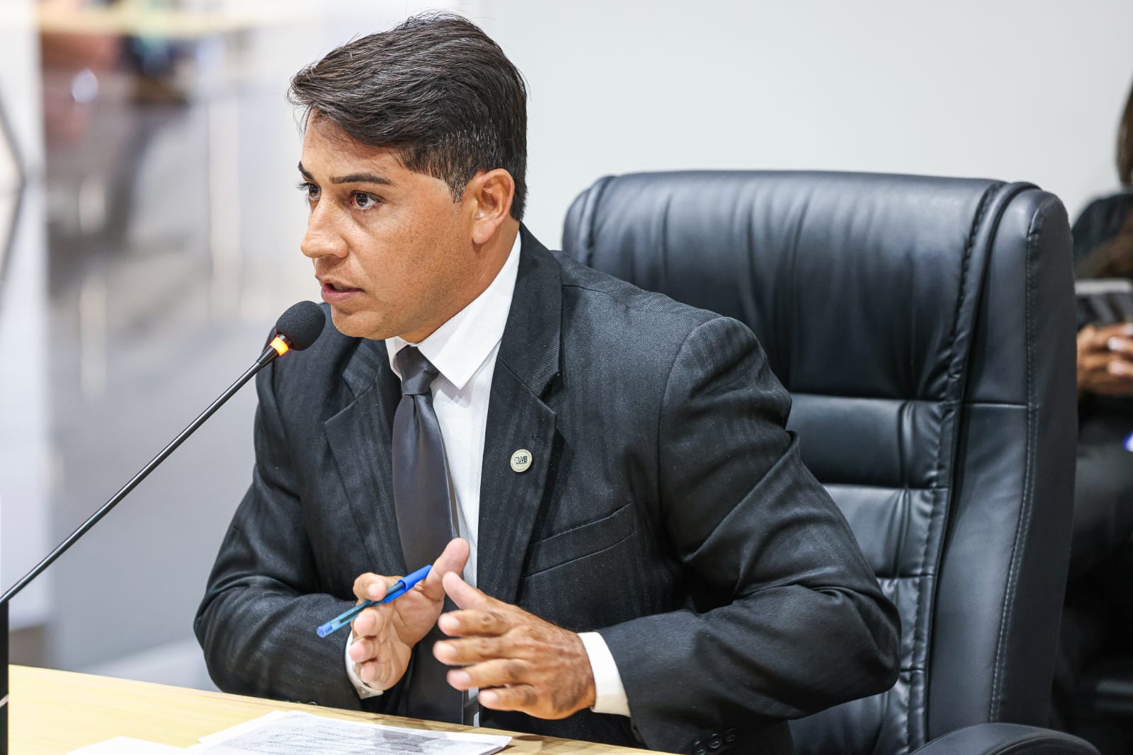 Vereador Rafael Cearense solicita operação tapa-buracos no bairro Antônio Vieira, em Juazeiro do Norte