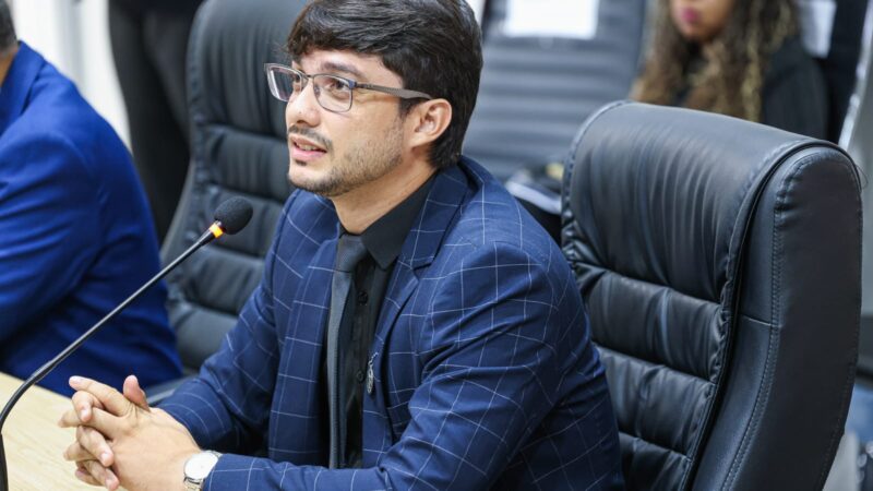 Vereador Vinicius Duarte apresenta demandas por infraestrutura e propõe valorização de professores em Juazeiro do Norte