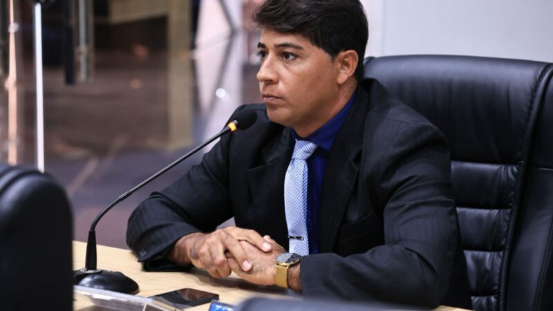 Rafael Cearense solicita operação tapa-buracos em via de Juazeiro do Norte