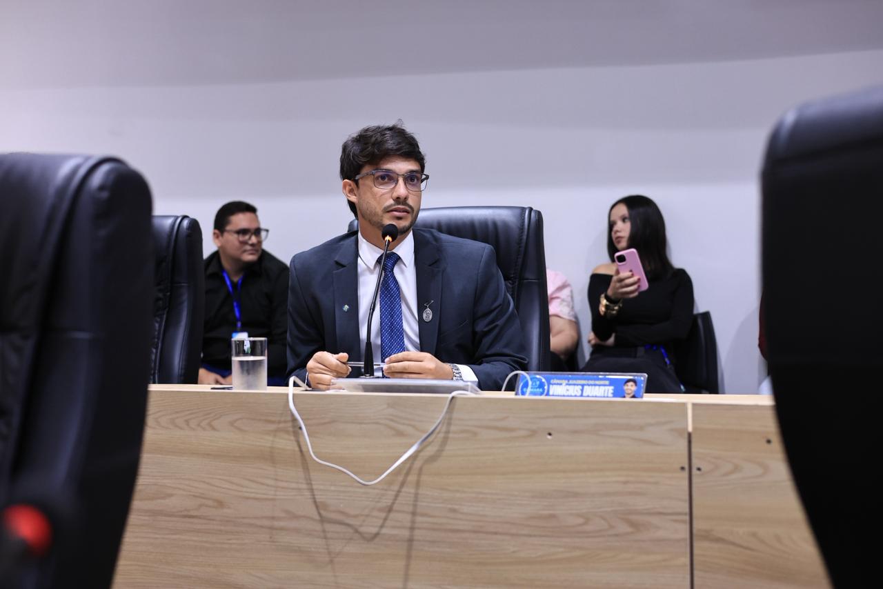 Vereador Vinicius Duarte apresenta demandas por limpeza urbana e requalificação de vias em Juazeiro do Norte