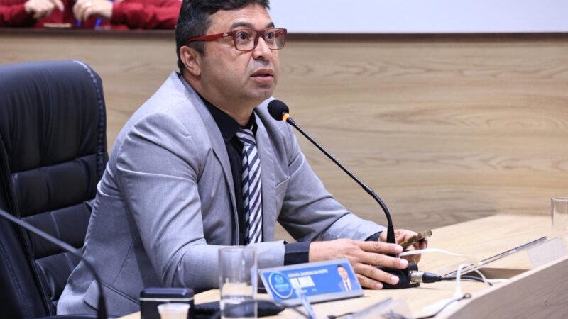 Vereadora Bilinha solicita melhorias de infraestrutura durante sessão ordinária em Juazeiro do Norte