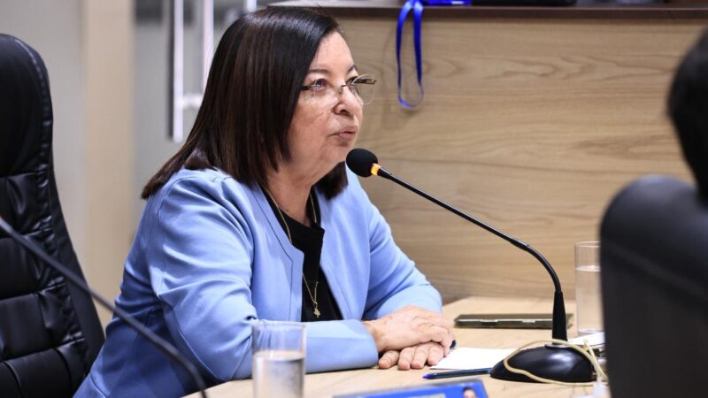 Vereadora Auricélia Bezerra Apresenta Requerimentos para Segurança no Trânsito e Melhoria nos Serviços de Energia em Juazeiro do Norte