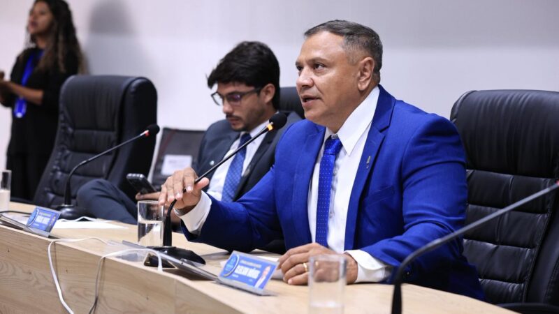 Cleilson Móveis solicita asfalto e serviços de limpeza em ruas de Juazeiro do Norte