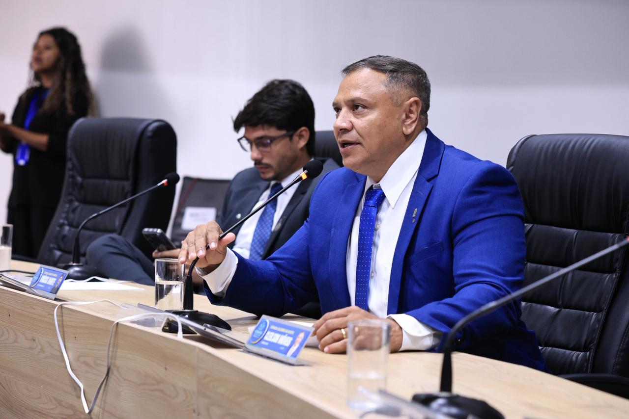 Cleilson Móveis solicita asfalto e serviços de limpeza em ruas de Juazeiro do Norte