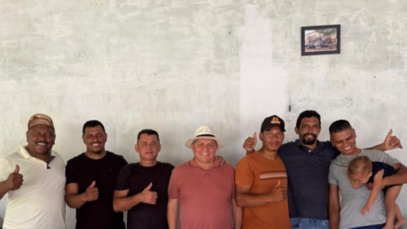 Chagas acompanha limpeza e roço em estrada da Capela Santo Antônio no Sítio Sabiá