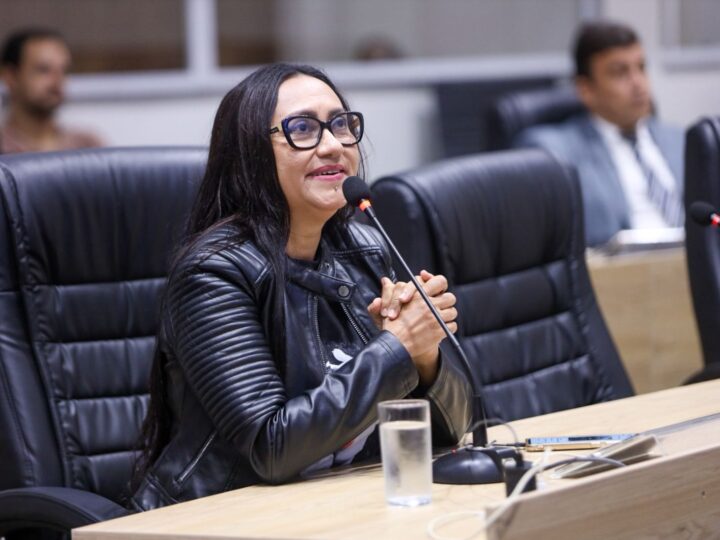 Vereadora Jacqueline Gouveia solicita limpeza urbana e recuperação asfáltica em bairros de Juazeiro do Norte