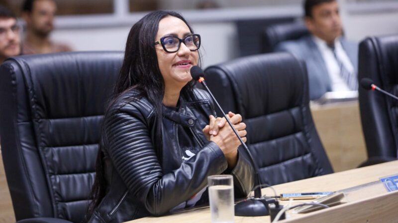 Vereadora Jacqueline Gouveia solicita limpeza urbana e recuperação asfáltica em bairros de Juazeiro do Norte